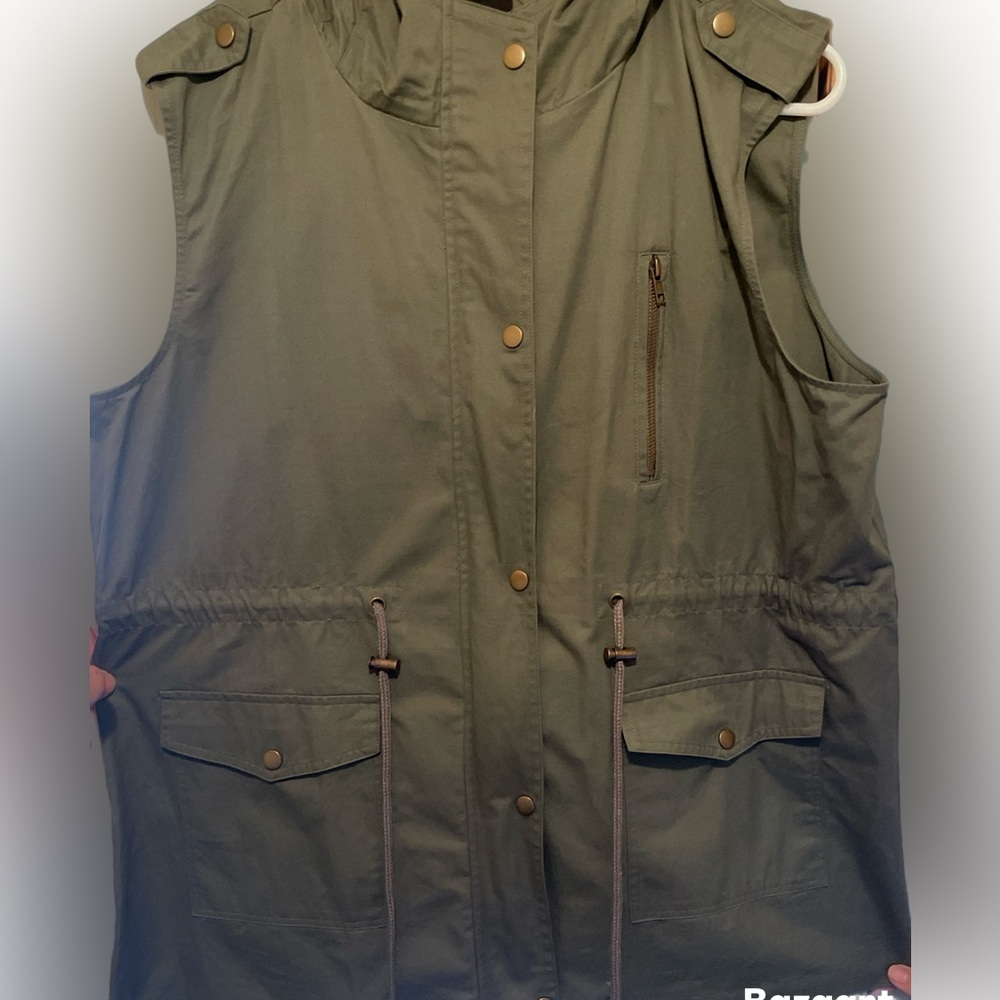 Size 2X Vintage Zenana Outfitters Hooded Button Up Zipper Vest